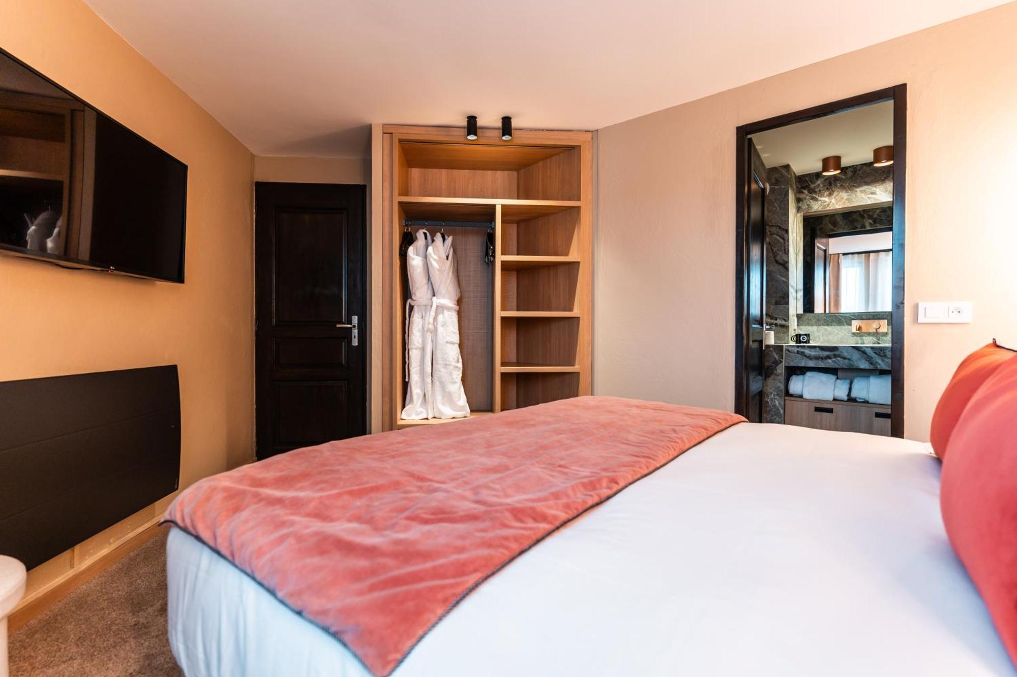 Fahrenheit Seven Courchevel Hotel Room photo
